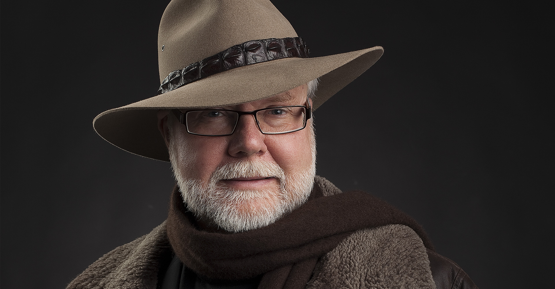 Porträtt i fotostudio.  Foto: PerSandberg.se